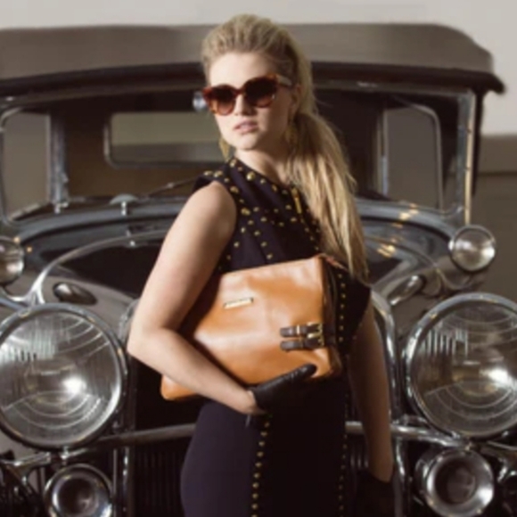 Sandra Cadavid Viviana Saddle Clutch. - Picture 6 of 9